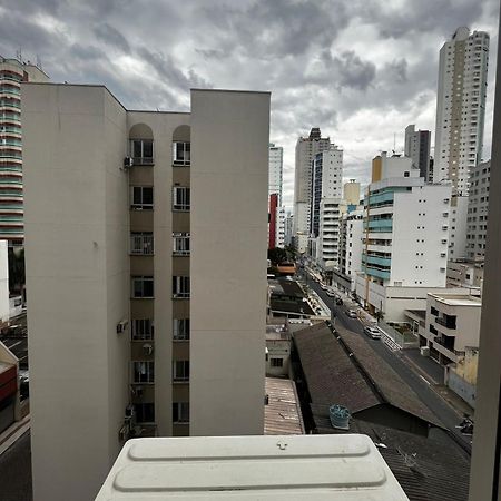 Apartamento Central Proximo Da Praia E Atlantico Shopping บัลเนอาริโอ กังโบริว ภายนอก รูปภาพ